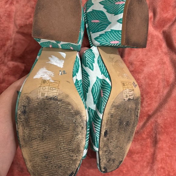 Heels - Picture 3 of 3